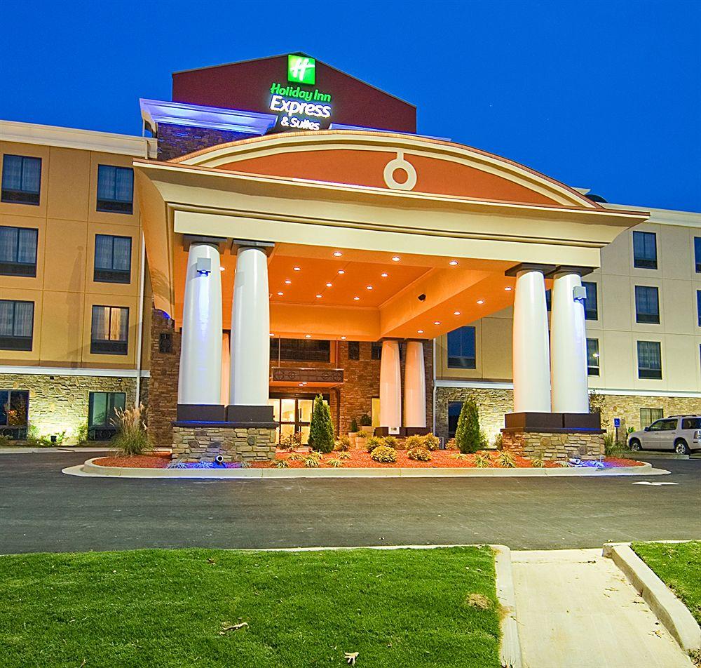 Holiday Inn Express & Suites Fulton, an IHG Hotel image
