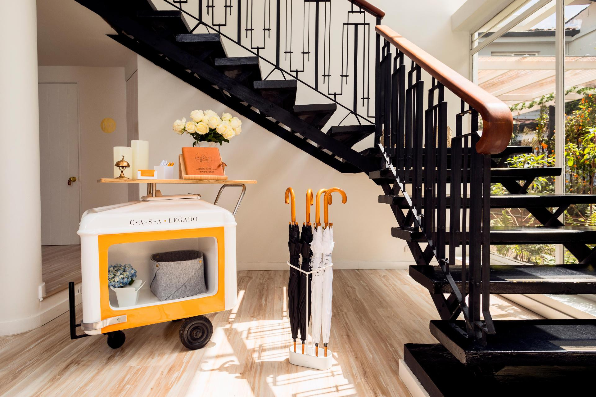 image-housing-carousel