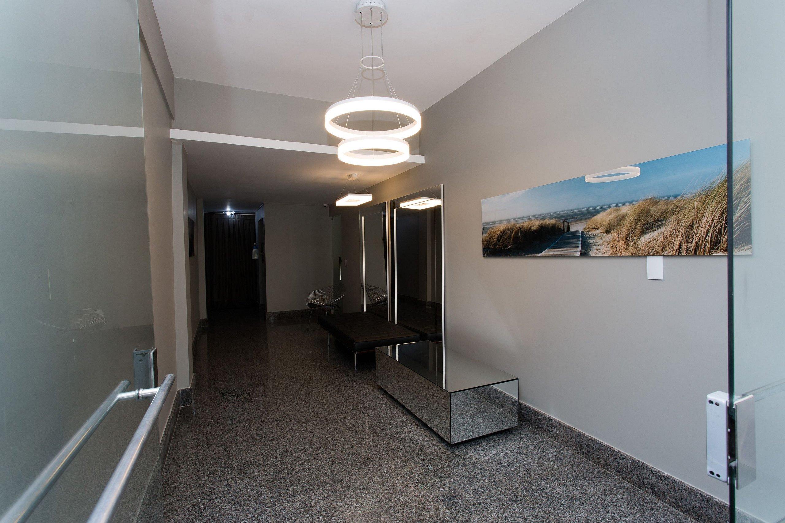 image-housing-carousel