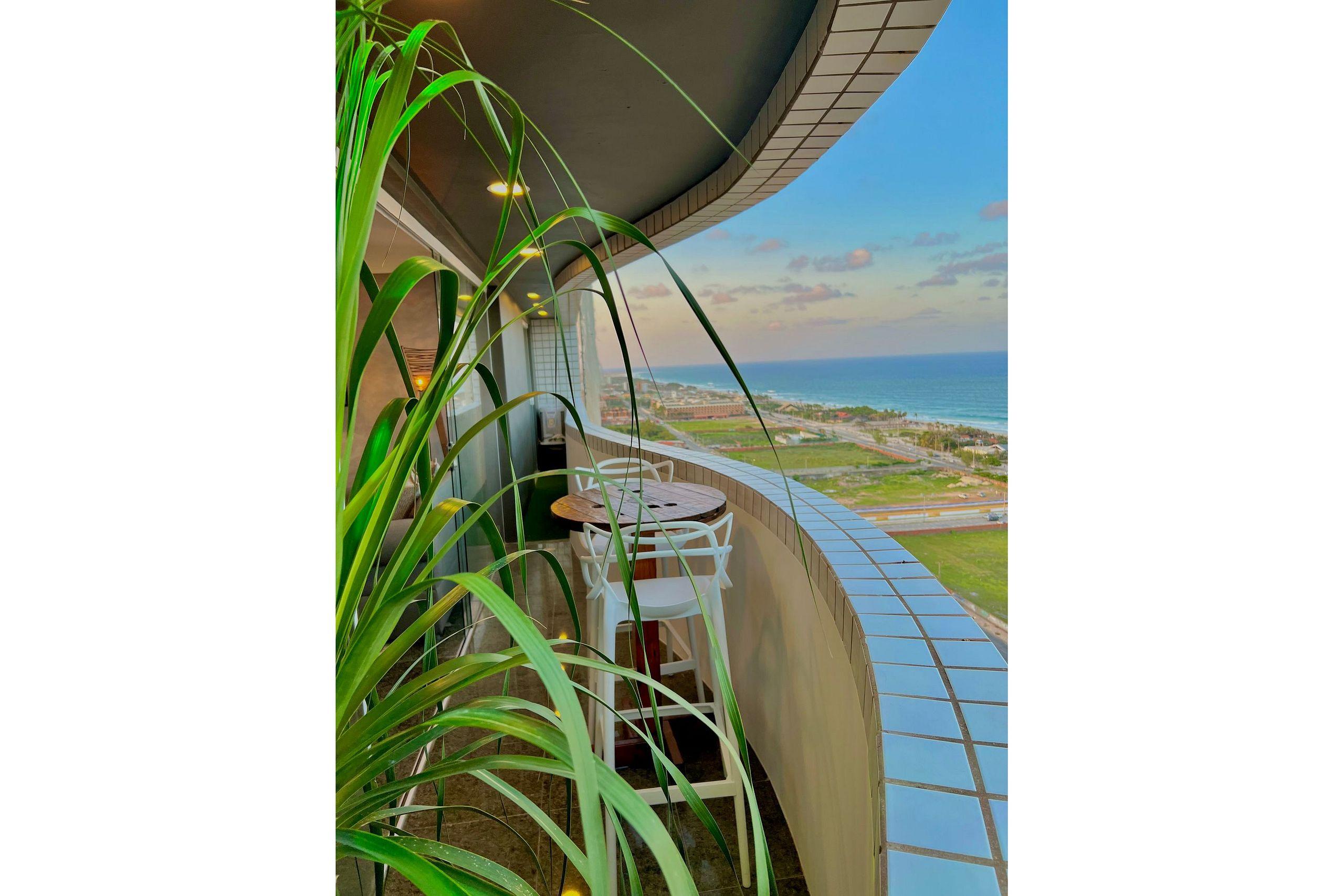 image-housing-carousel