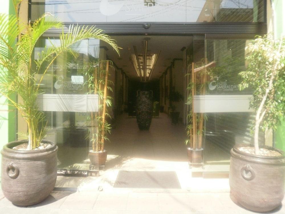 image-housing-carousel
