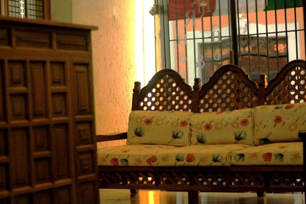 image-housing-carousel