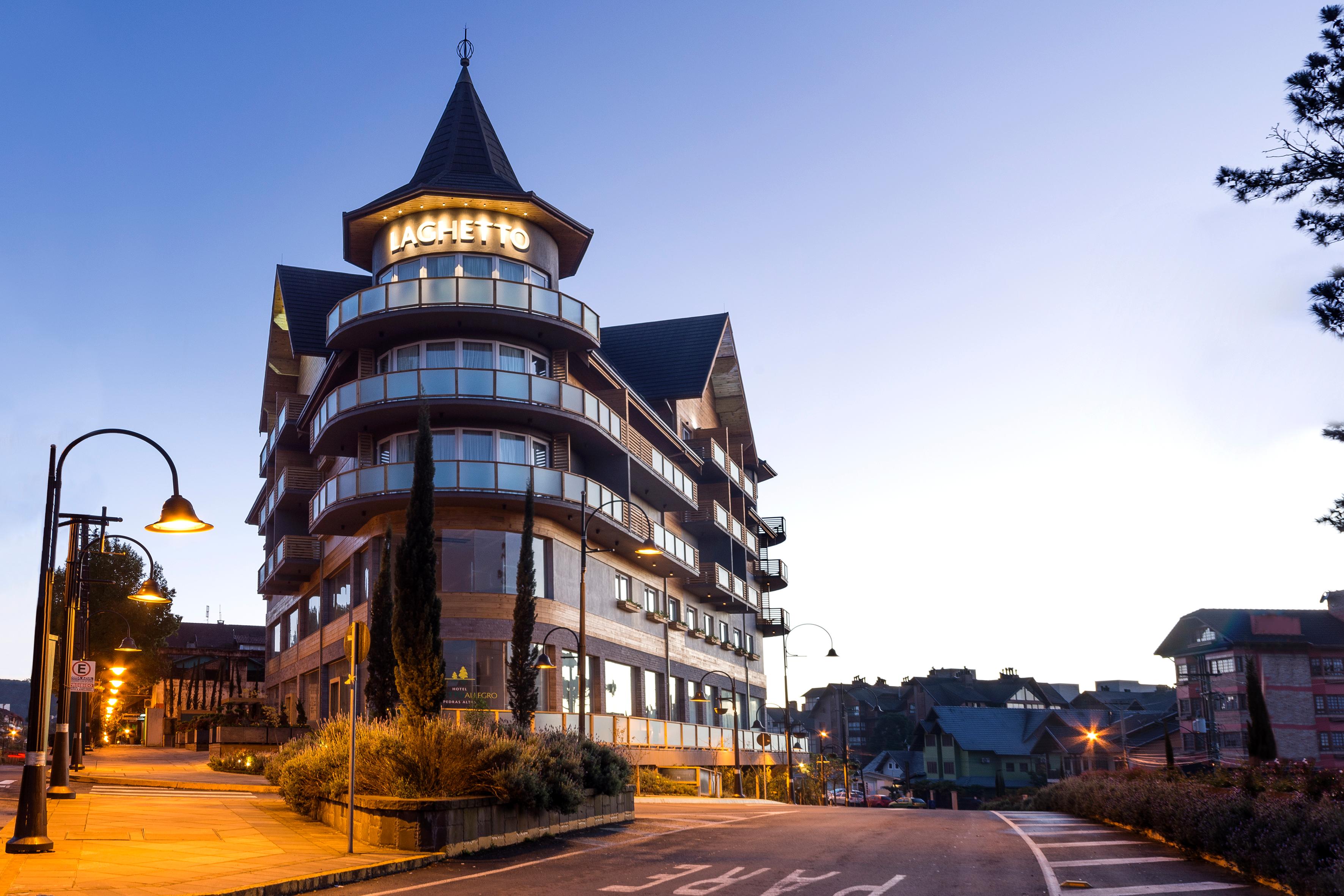 image-housing-carousel