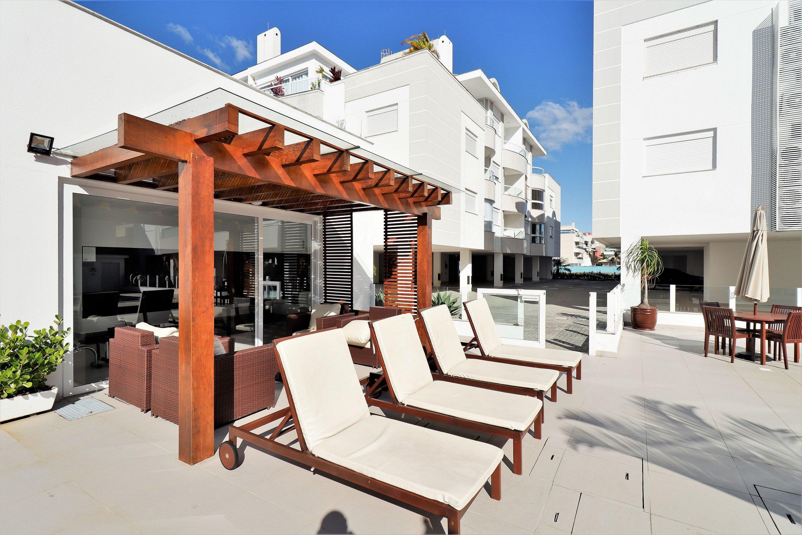 image-housing-carousel