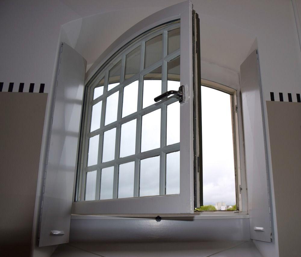 image-housing-carousel