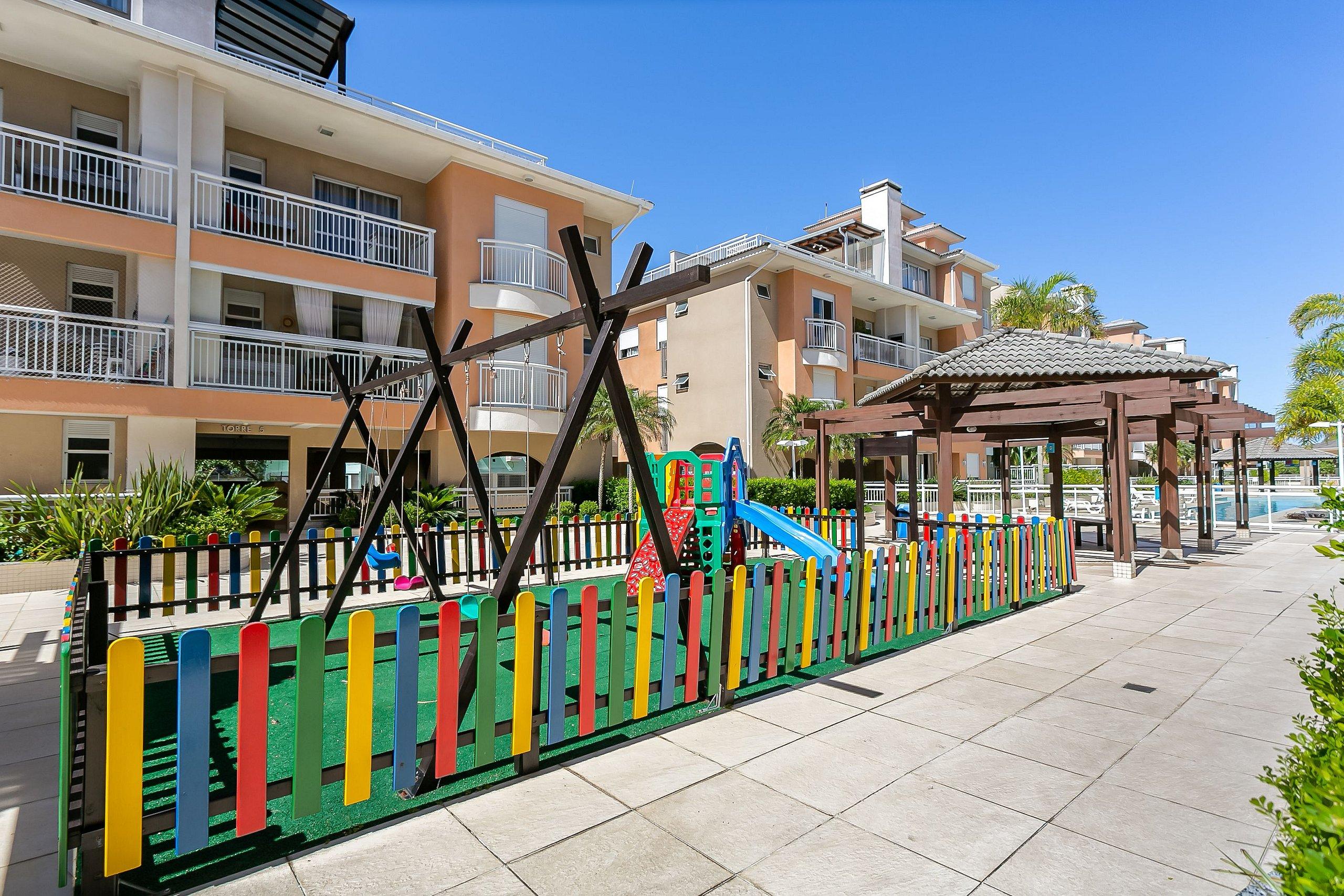image-housing-carousel