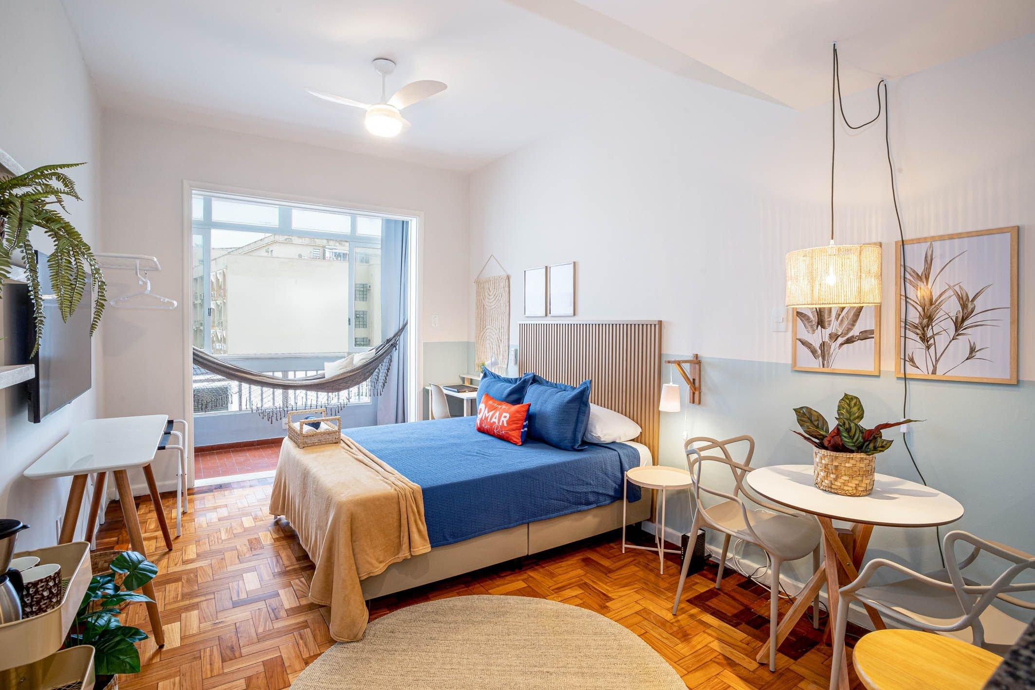 image-housing-carousel