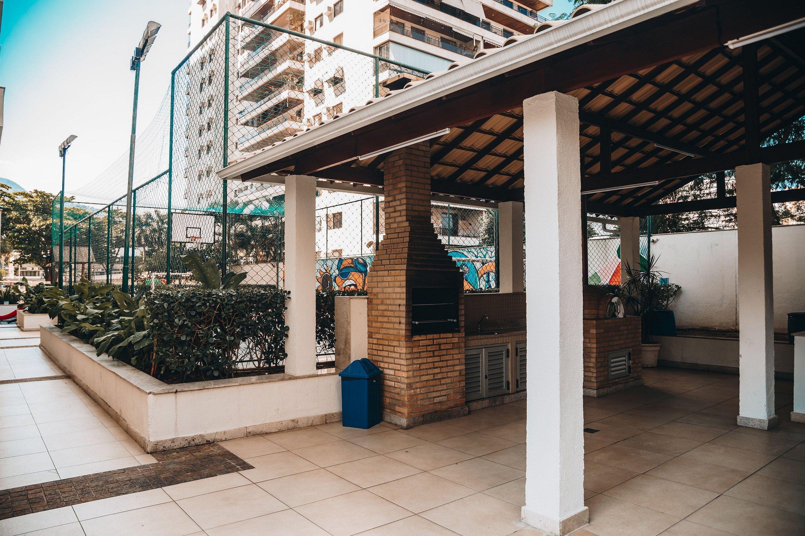 image-housing-carousel