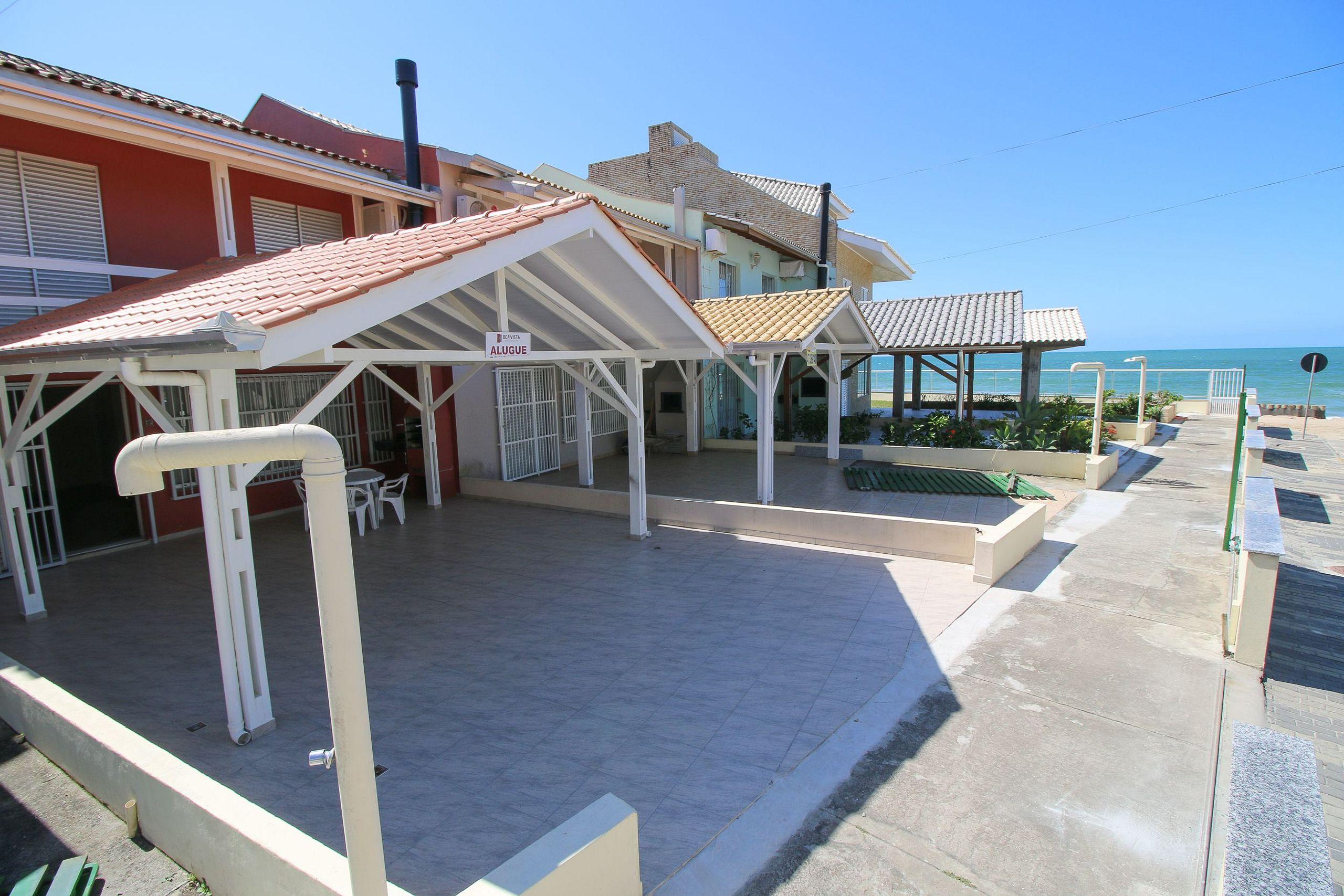 image-housing-carousel