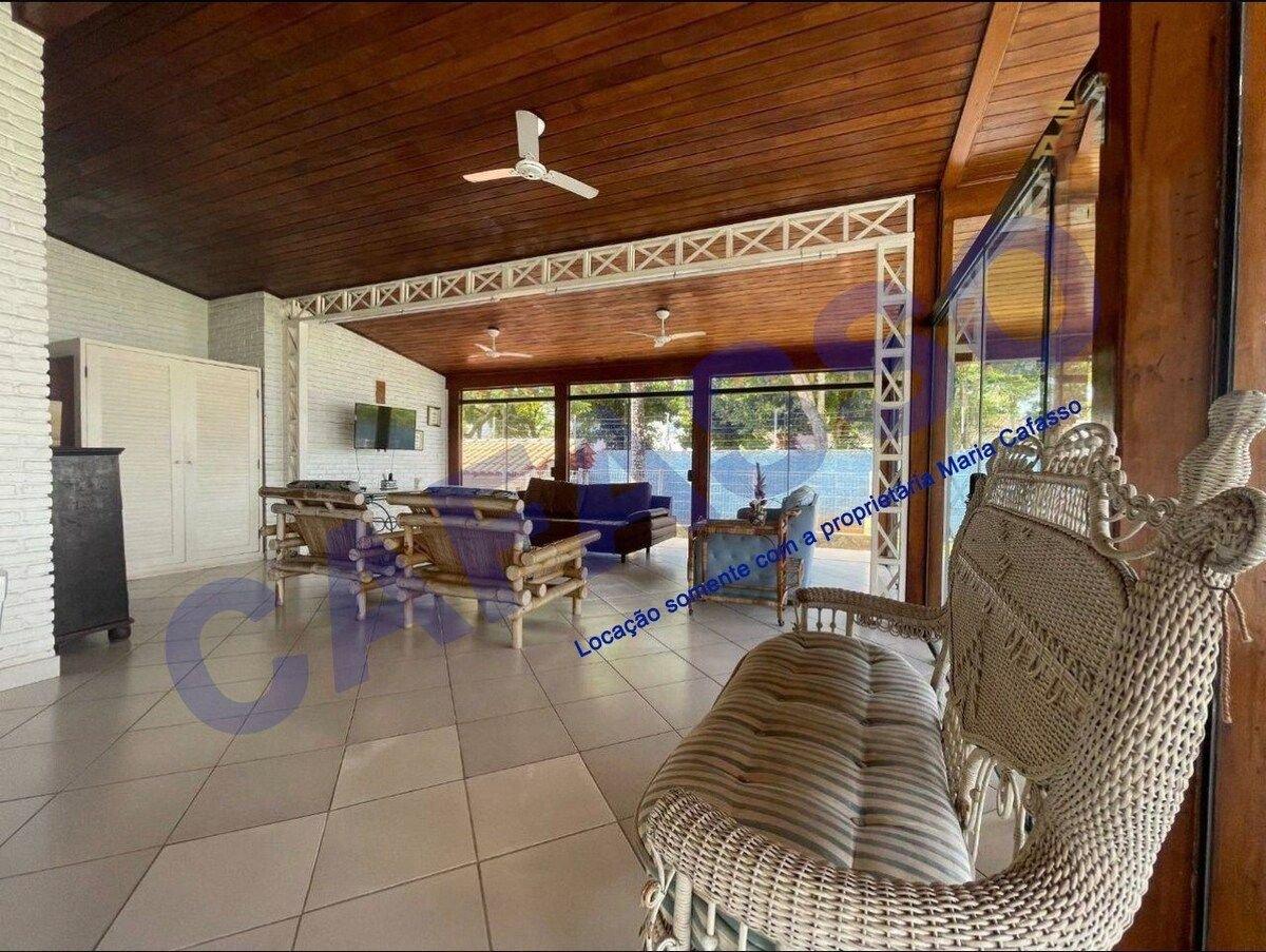 image-housing-carousel