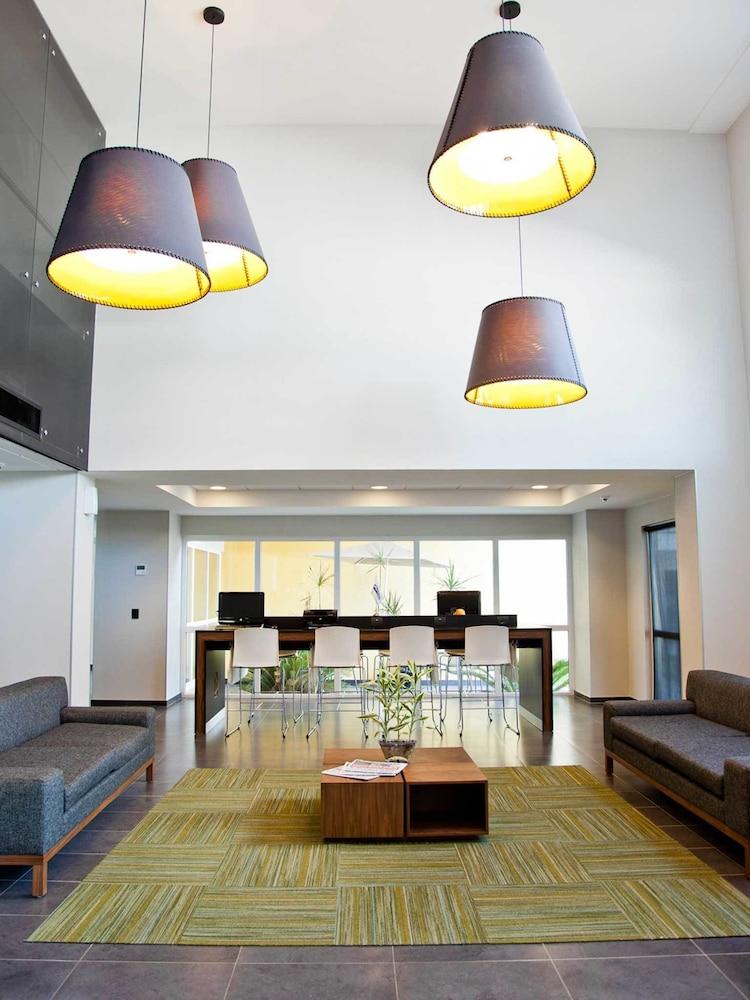 image-housing-carousel
