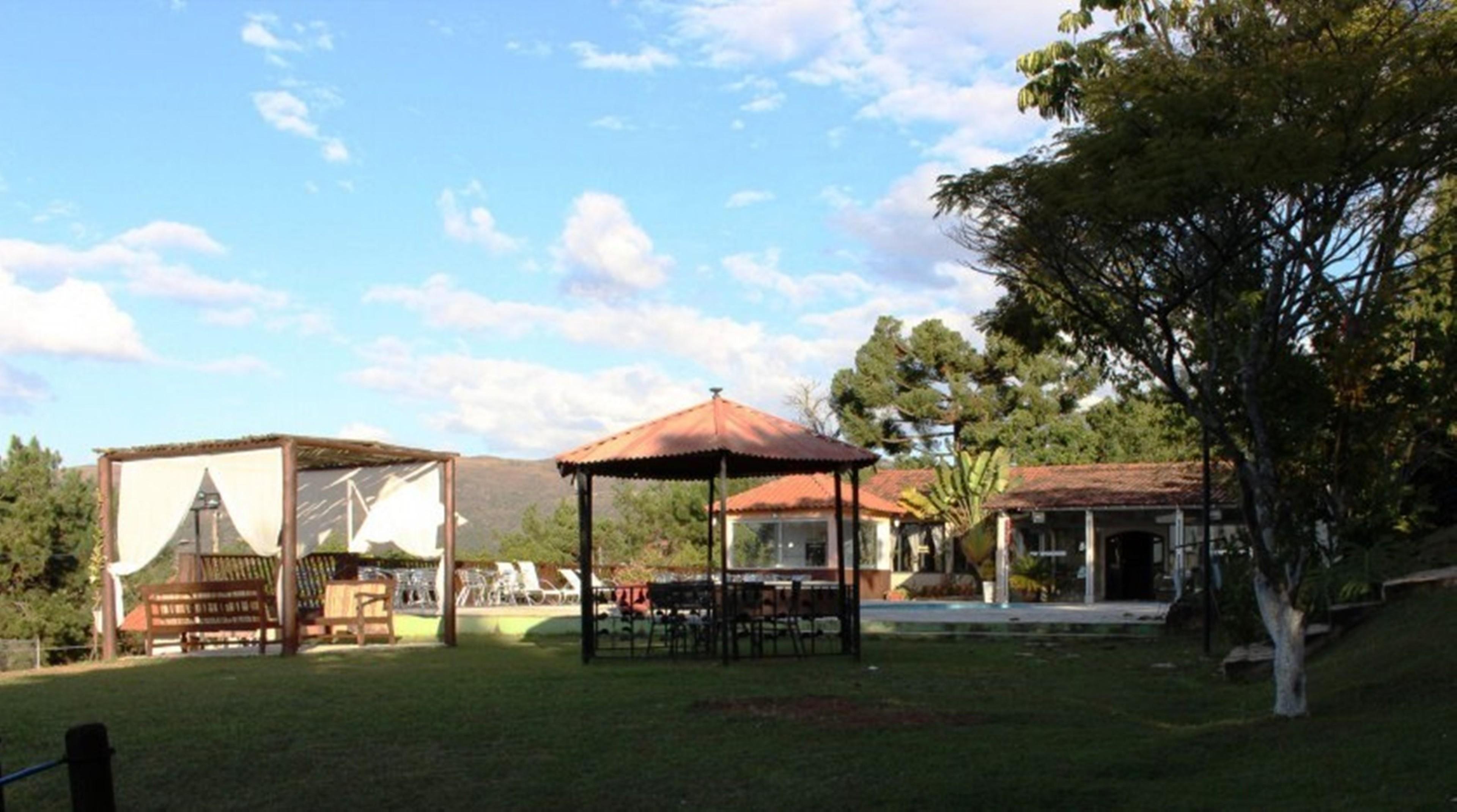 image-housing-carousel