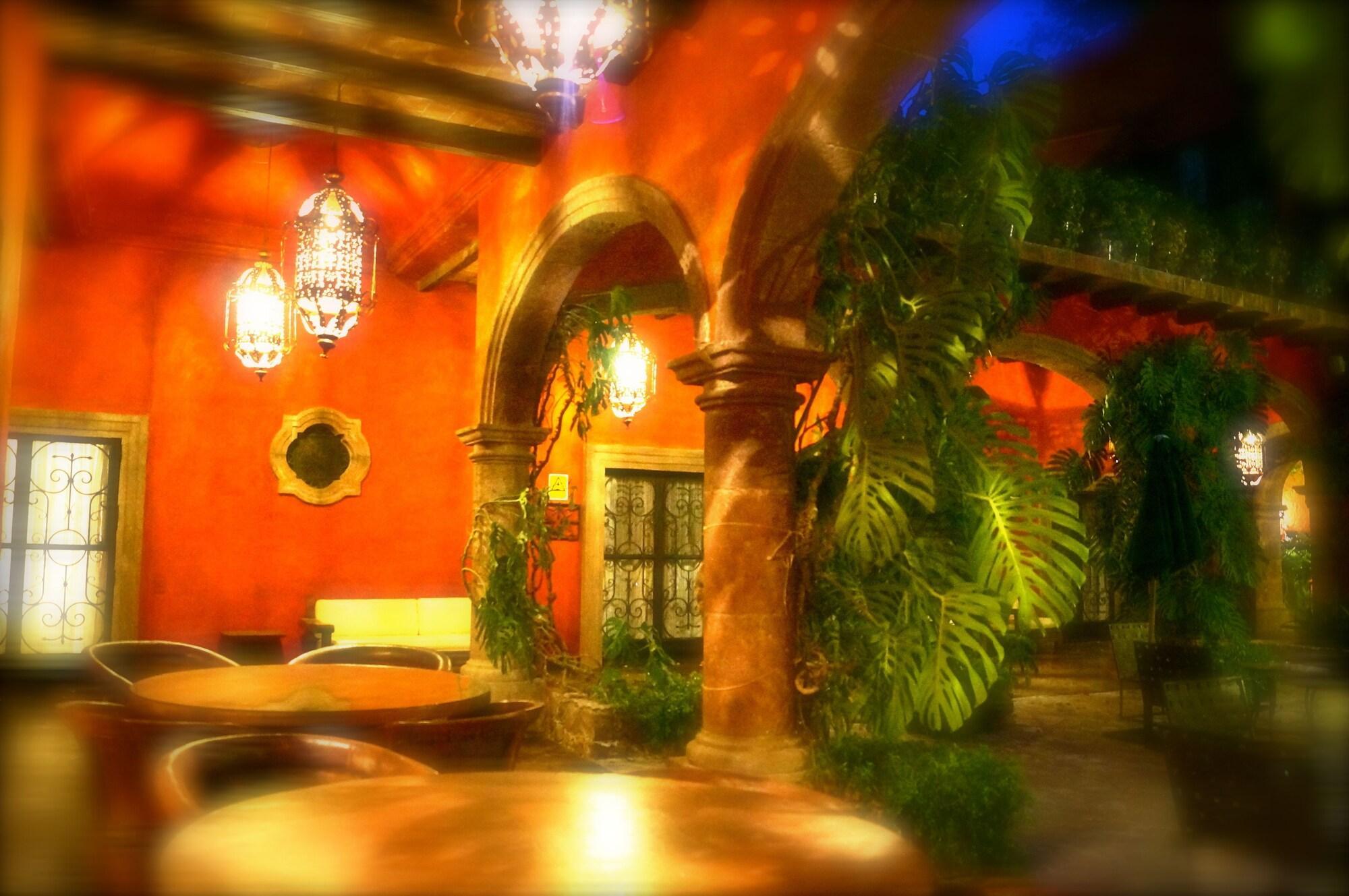 image-housing-carousel