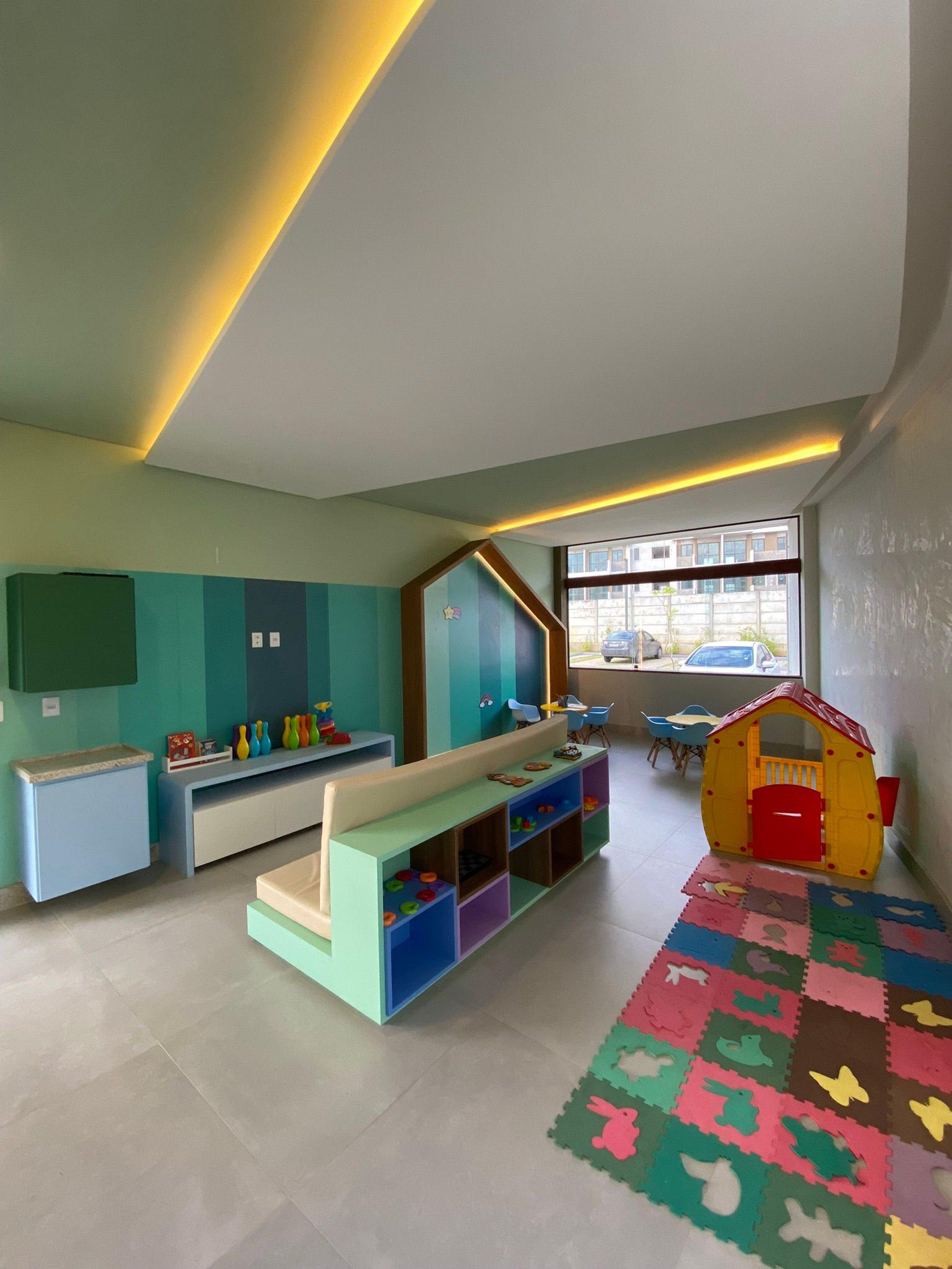 image-housing-carousel