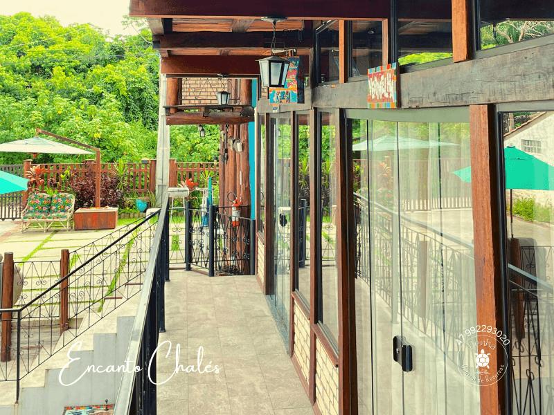 image-housing-carousel