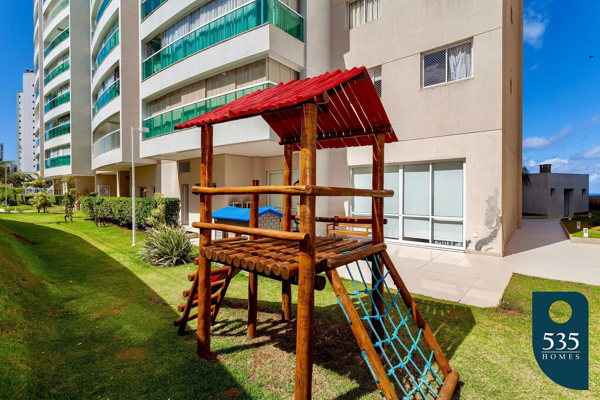 image-housing-carousel