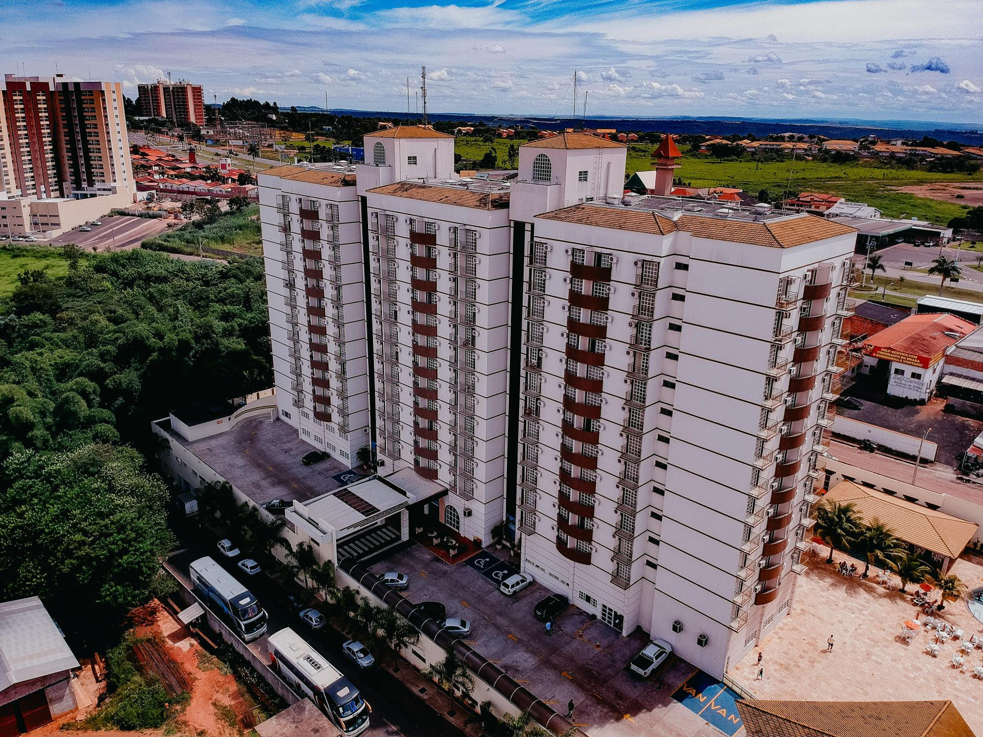 image-housing-carousel