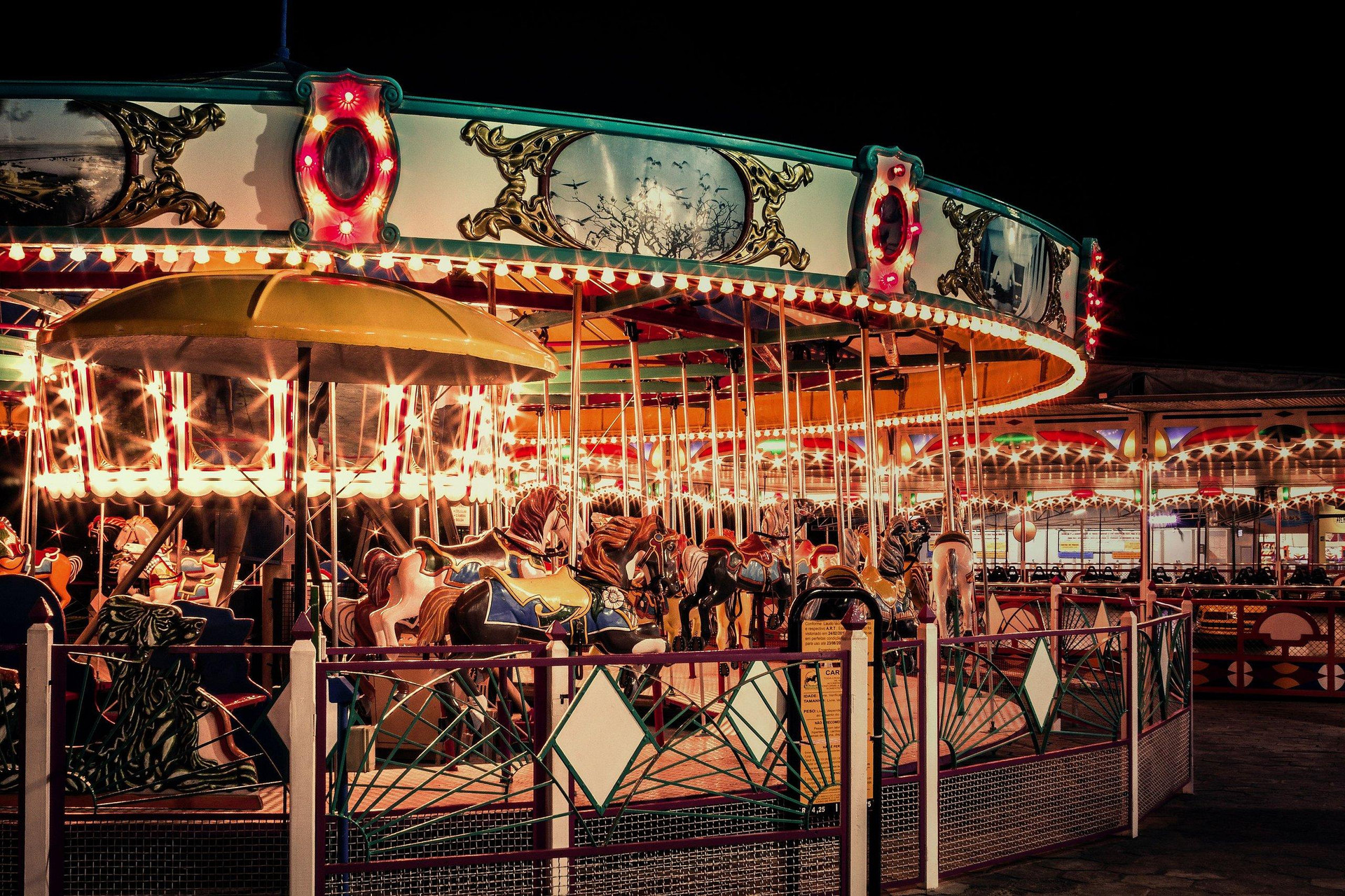 image-housing-carousel