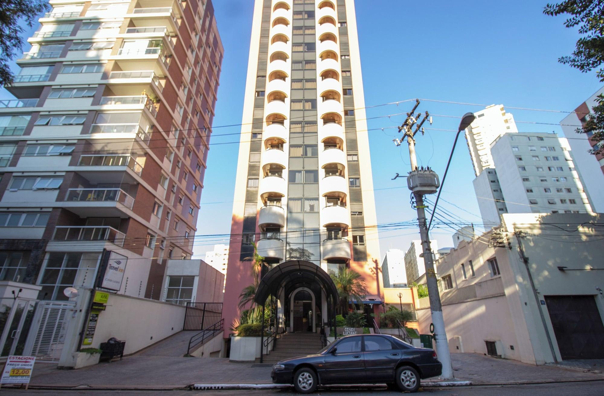 image-housing-carousel