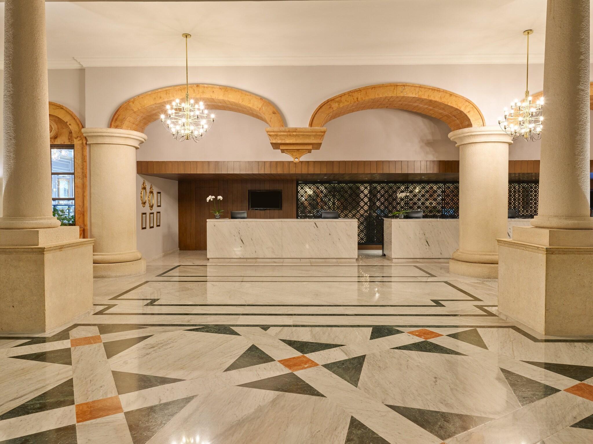 image-housing-carousel