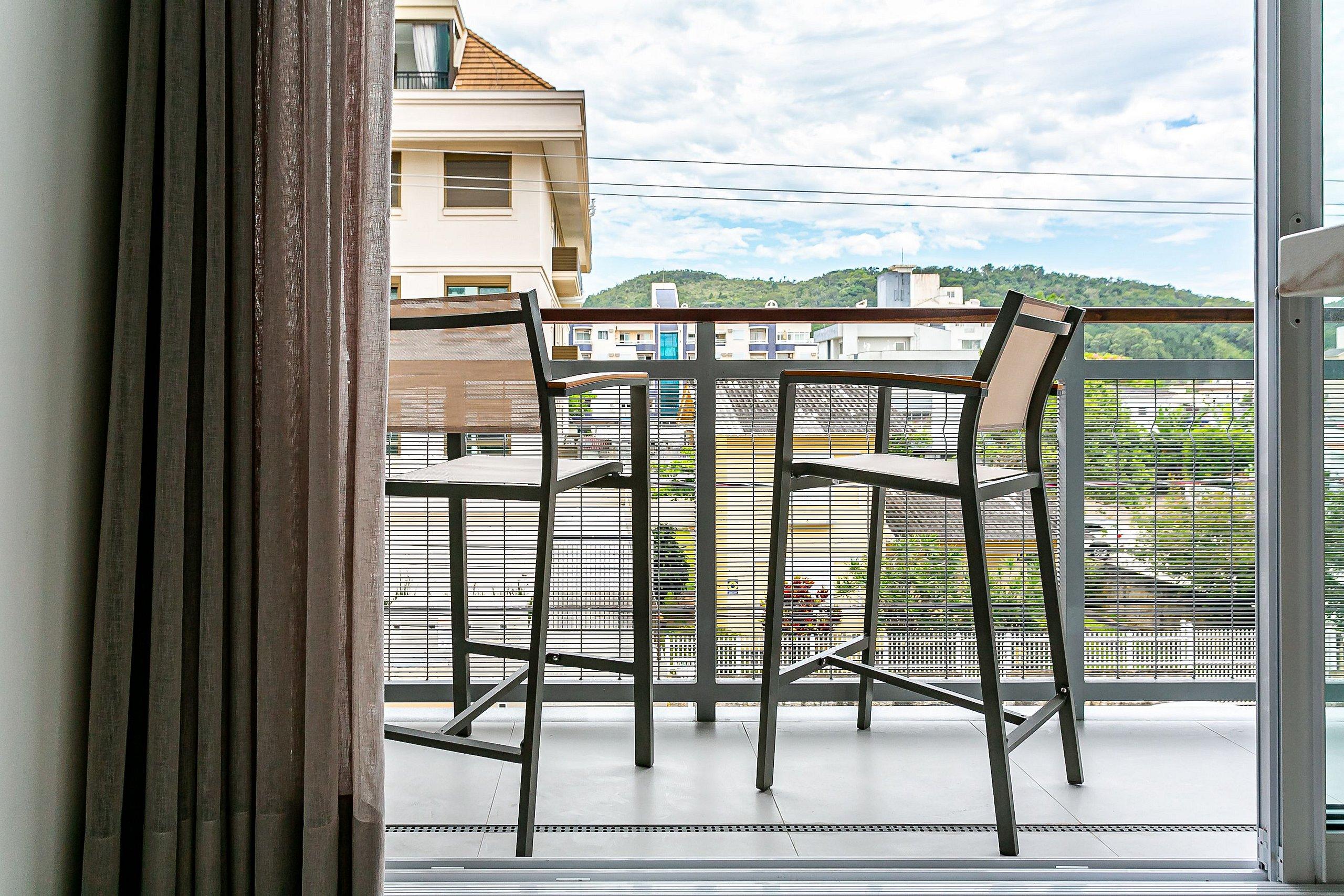 image-housing-carousel