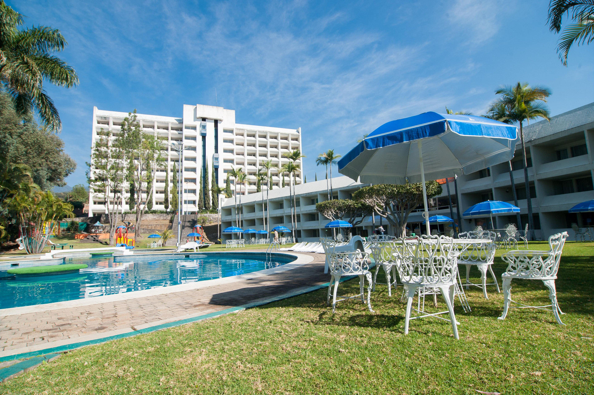 image-housing-carousel