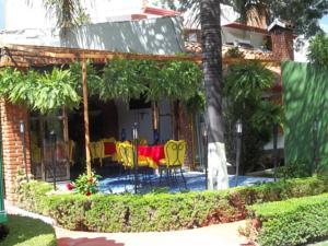 image-housing-carousel