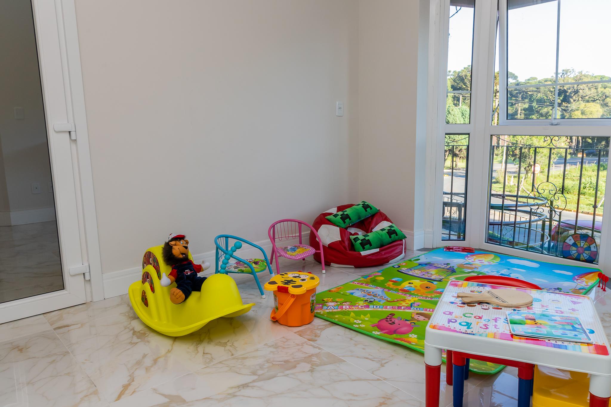 image-housing-carousel