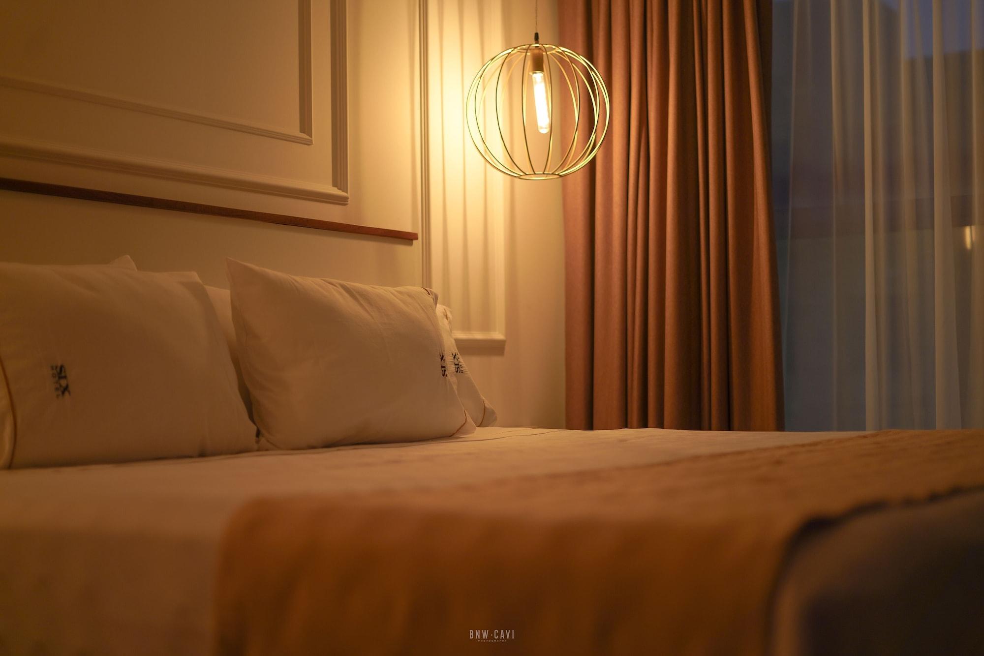 image-housing-carousel
