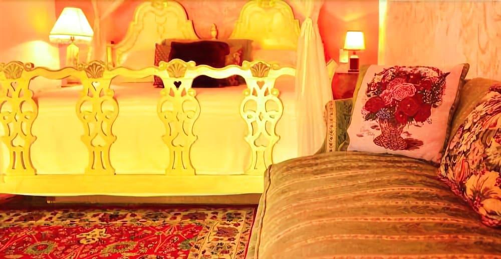 image-housing-carousel
