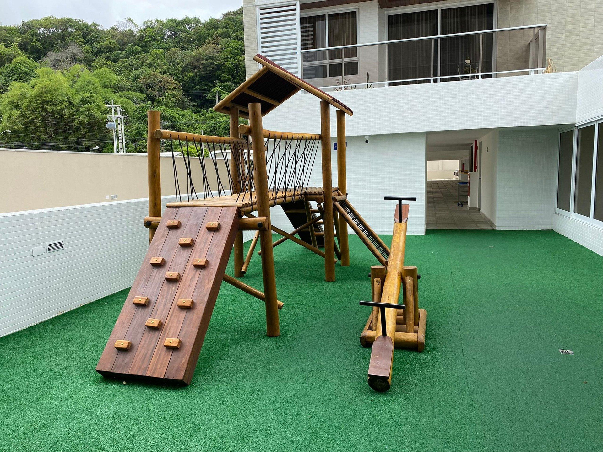 image-housing-carousel