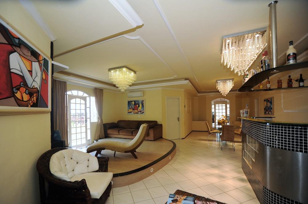 image-housing-carousel