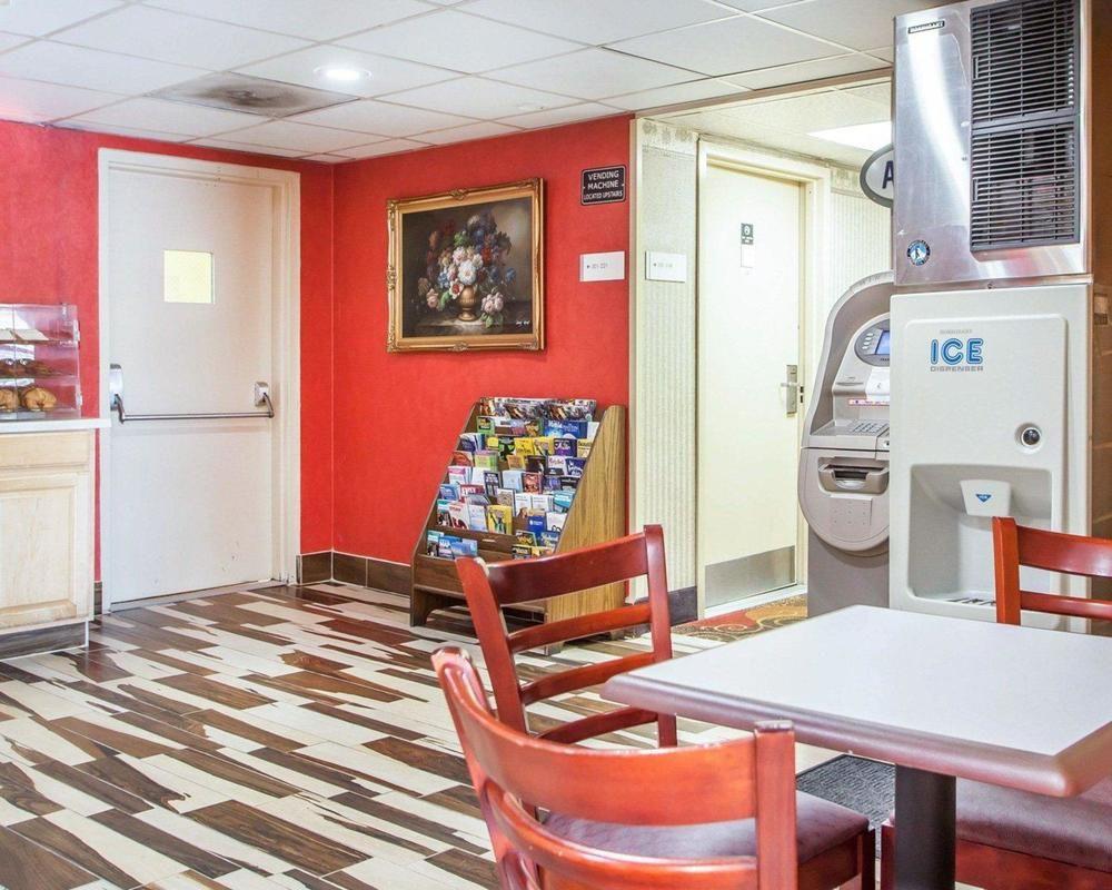 image-housing-carousel