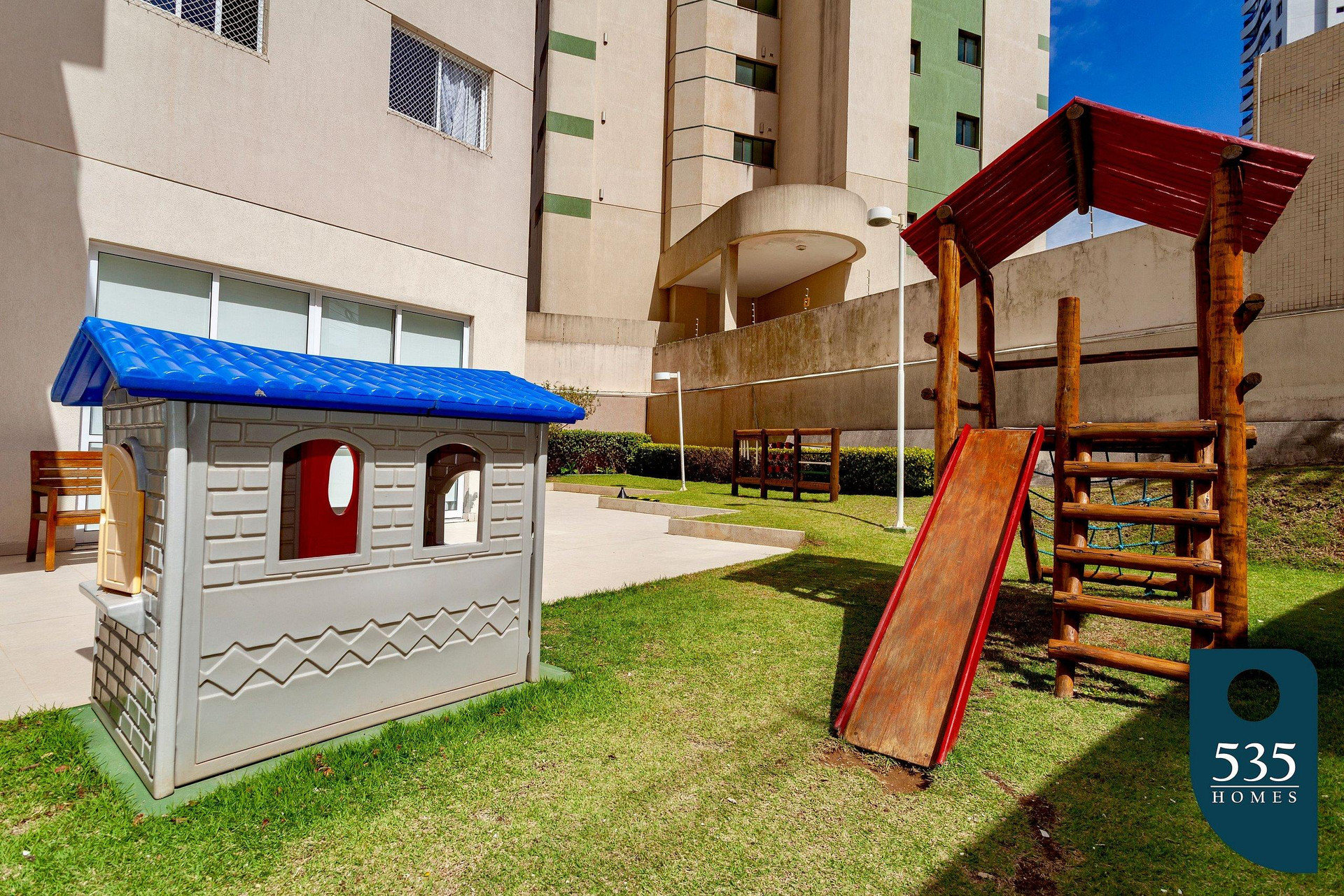 image-housing-carousel