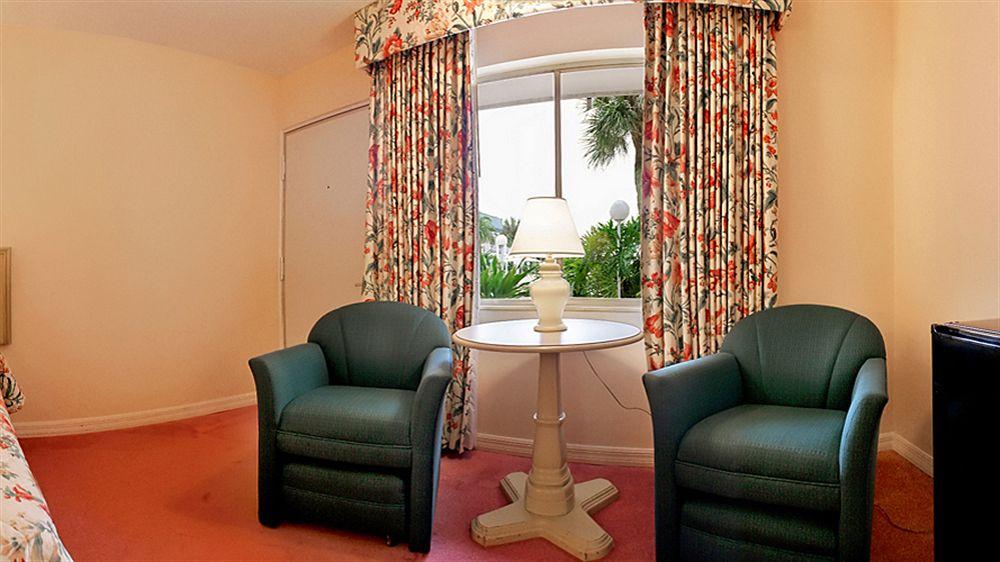 image-housing-carousel
