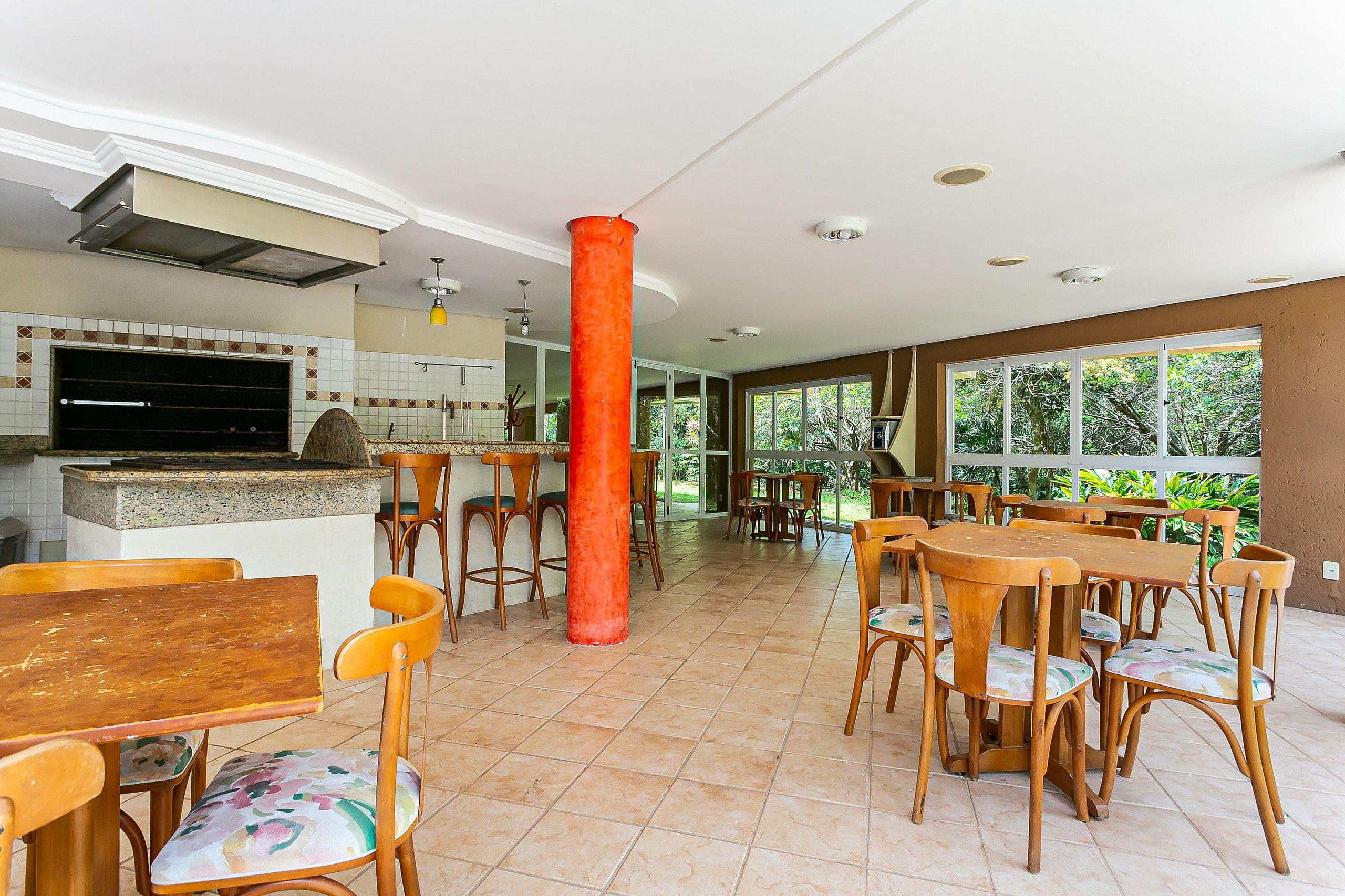 image-housing-carousel