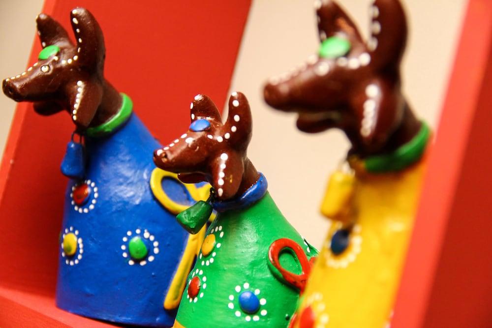 image-housing-carousel