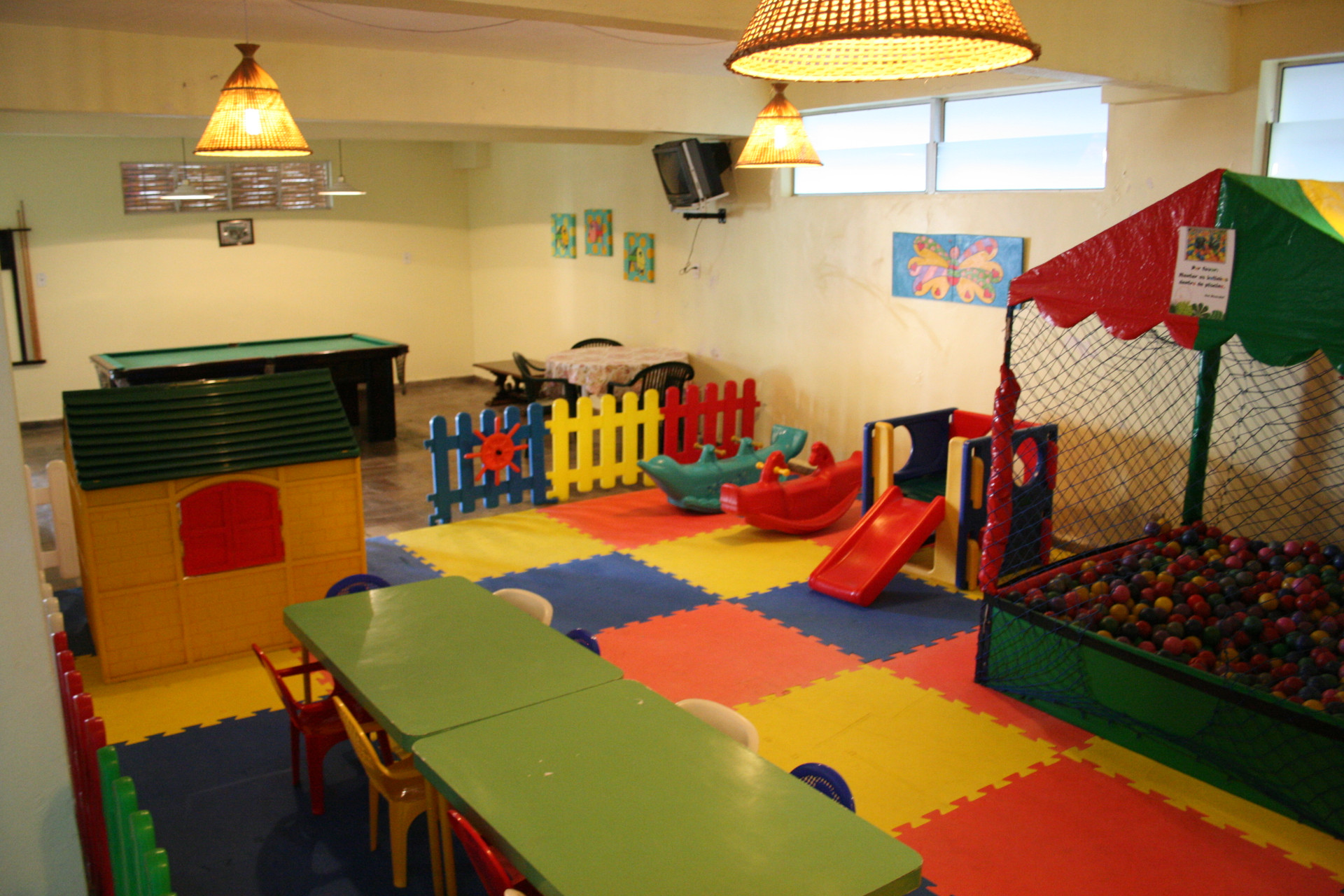 image-housing-carousel