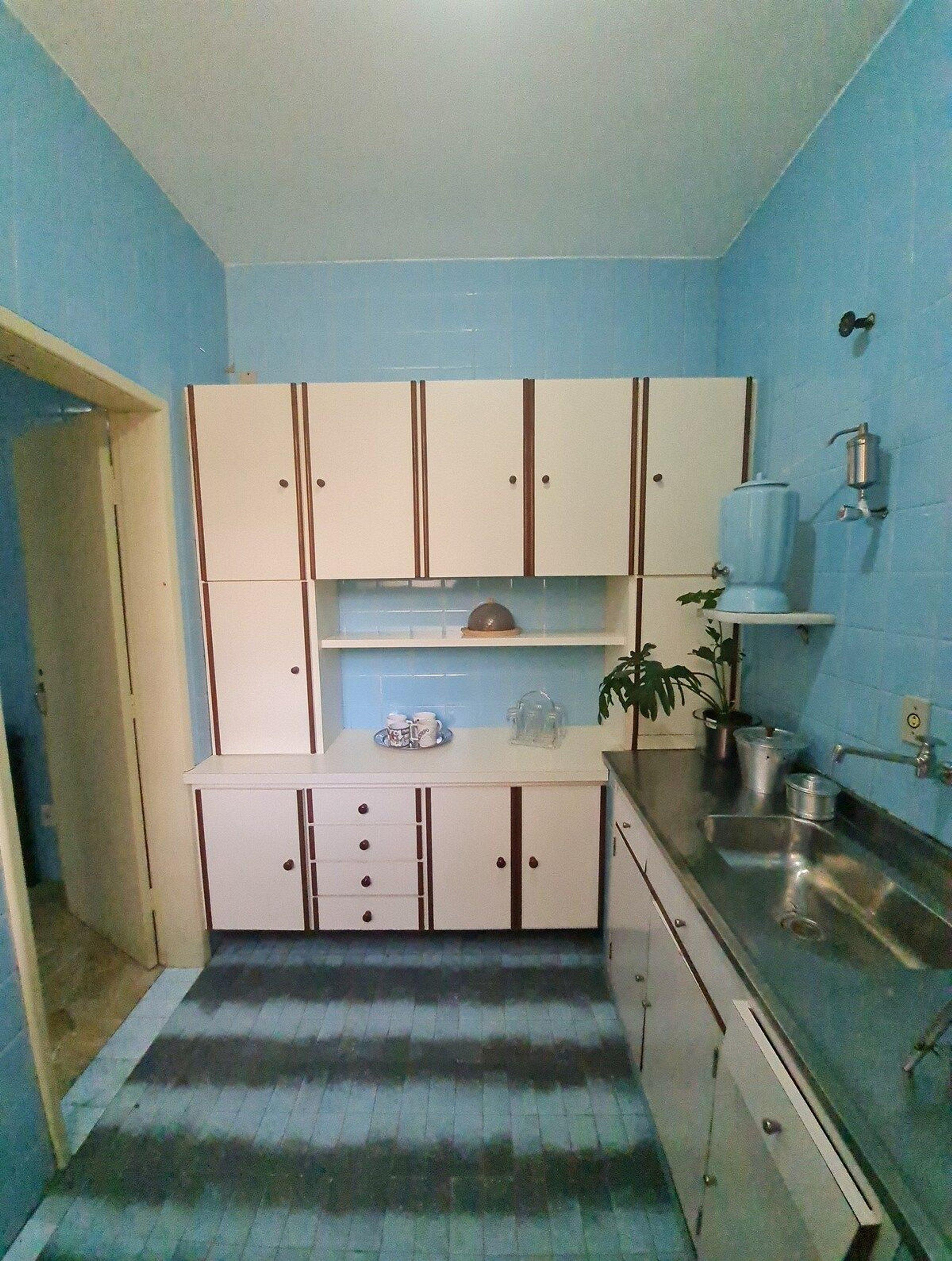 image-housing-carousel