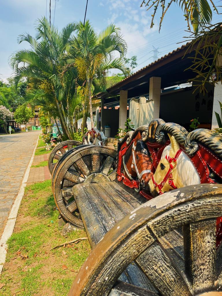 image-housing-carousel