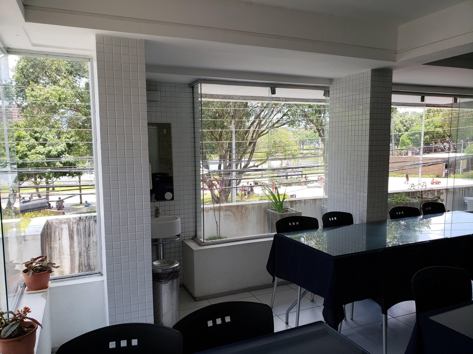 image-housing-carousel