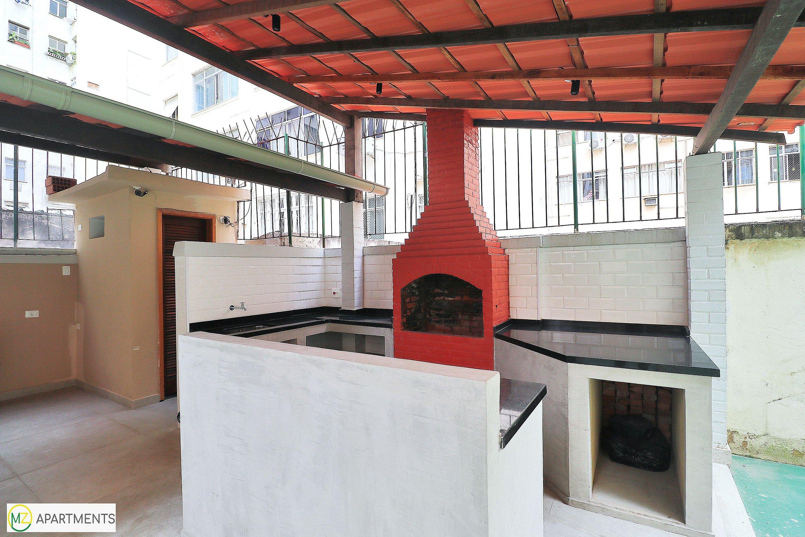 image-housing-carousel