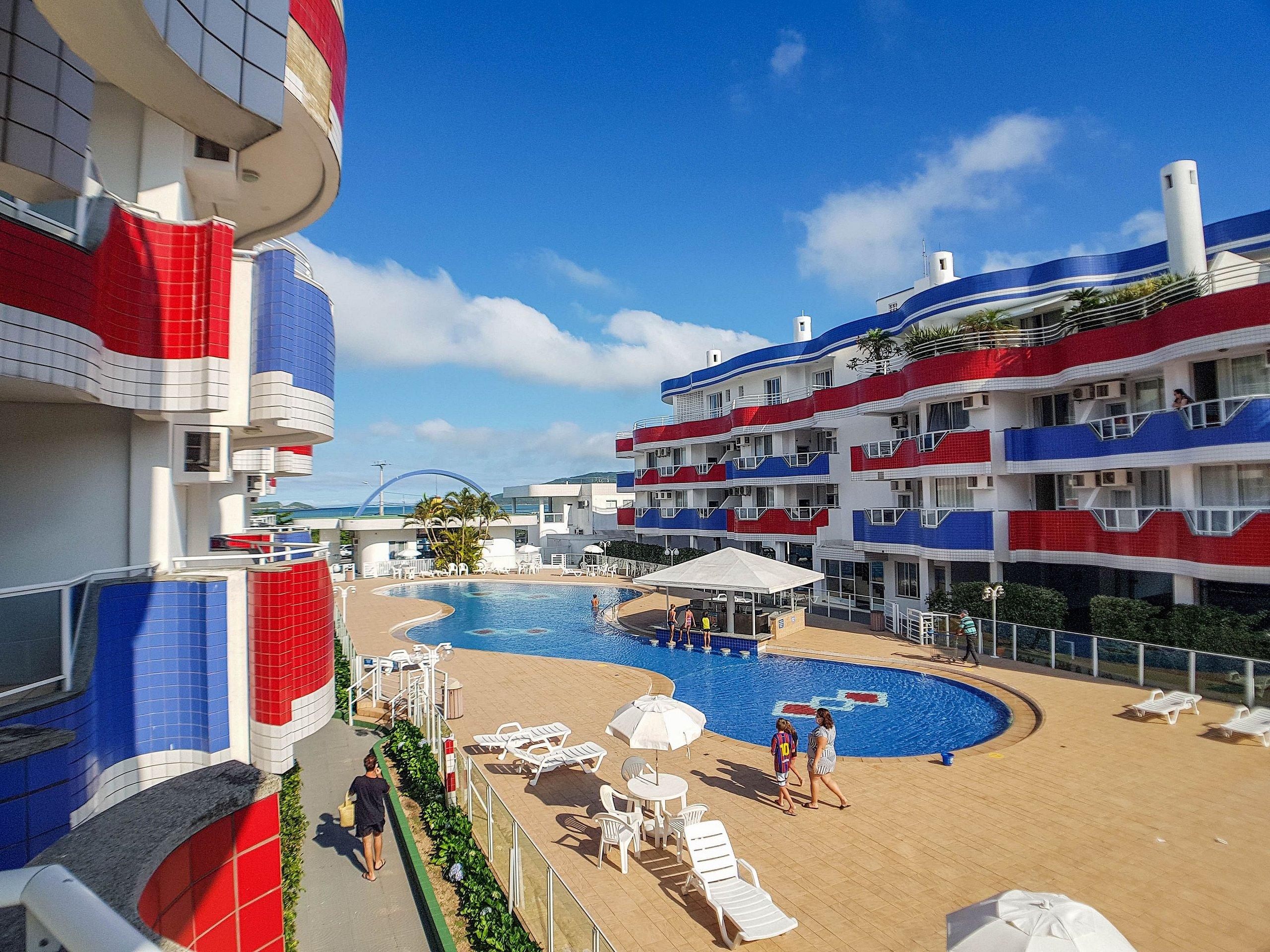 image-housing-carousel