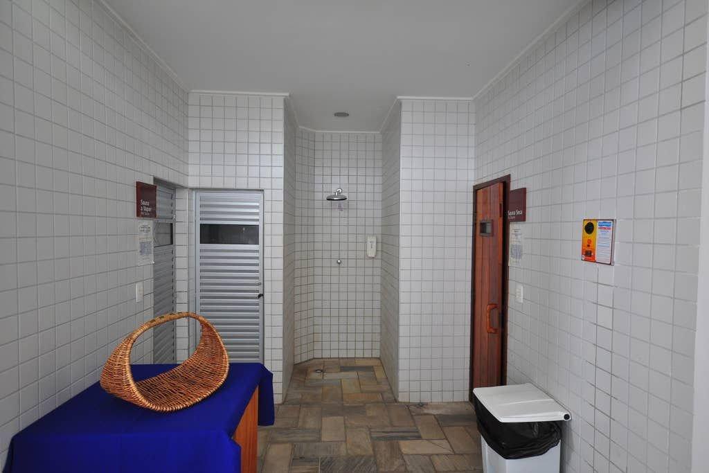 image-housing-carousel