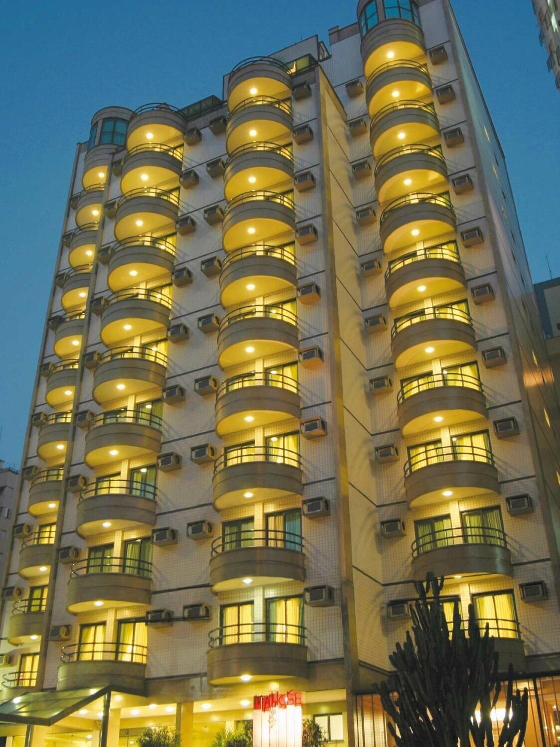 image-housing-carousel