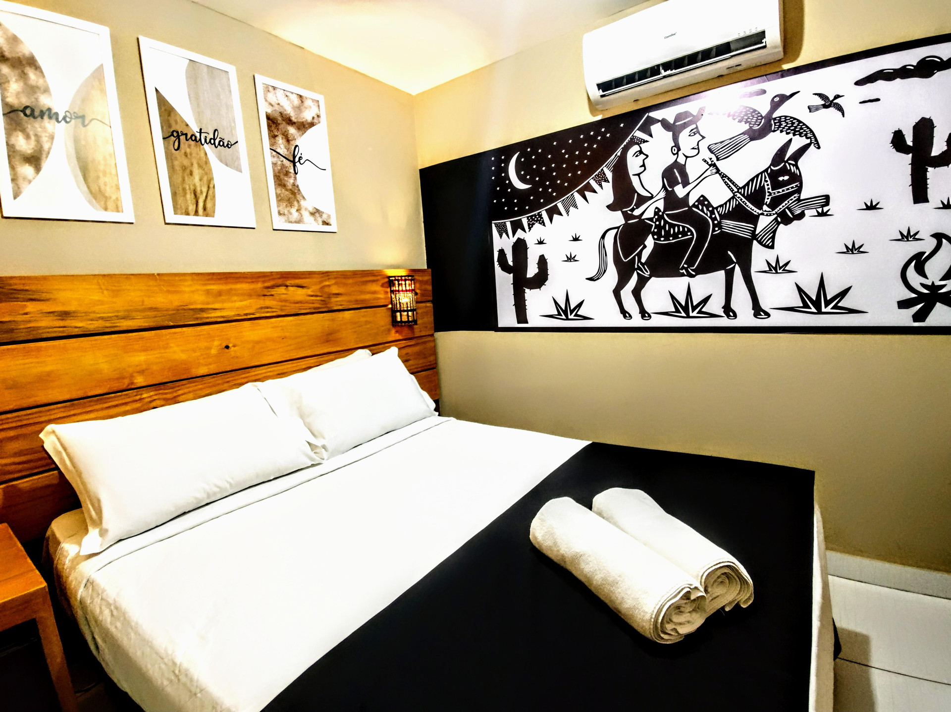 image-housing-carousel