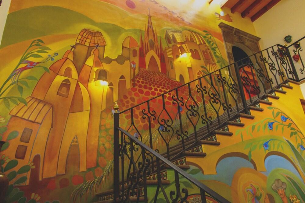 image-housing-carousel