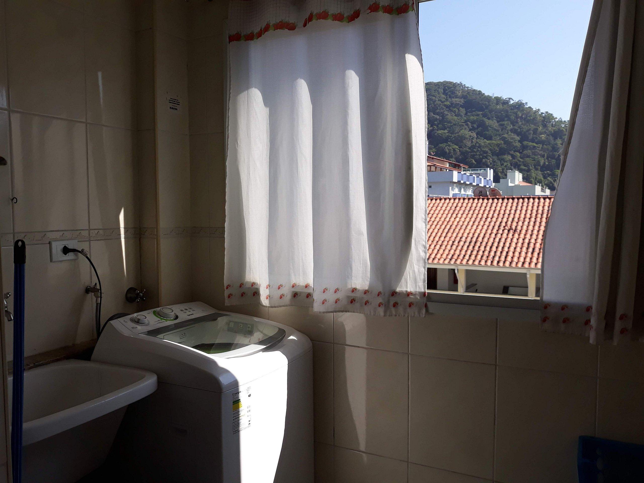 image-housing-carousel