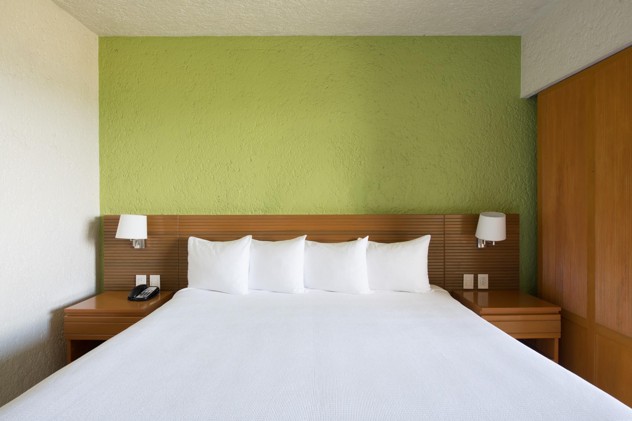 Studio King, Jetted Tub