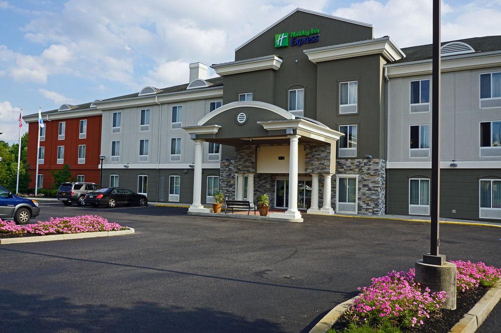 Holiday Inn Express & Suites Philadelphia - Mt. Laurel, an IHG Hotel image